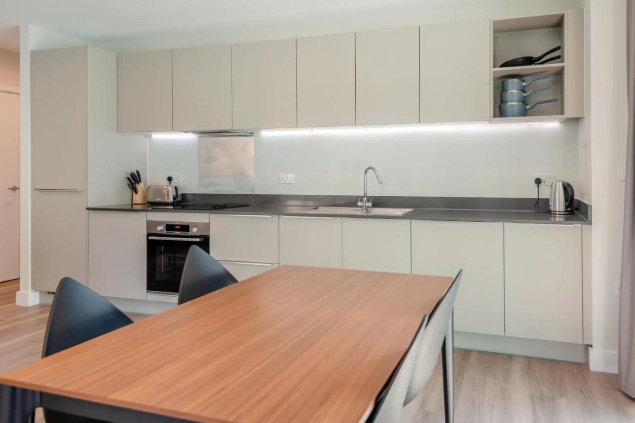 Modern Apartments In Brentford 2 Minutes Walk From Kew Bridge Kültér fotó