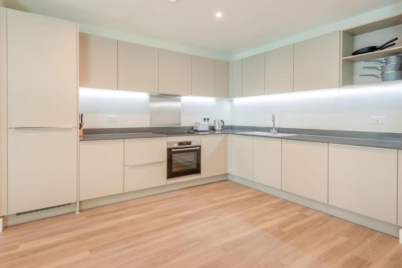 Modern Apartments In Brentford 2 Minutes Walk From Kew Bridge Kültér fotó