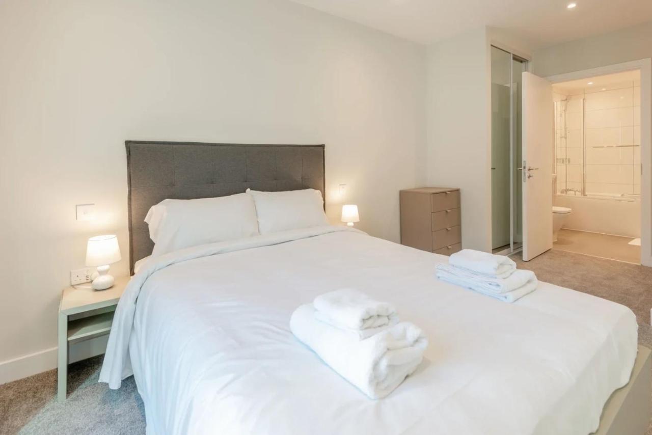 Modern Apartments In Brentford 2 Minutes Walk From Kew Bridge Kültér fotó