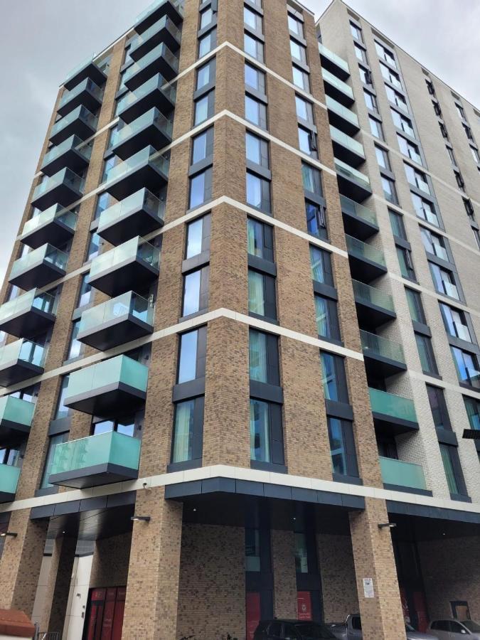 Modern Apartments In Brentford 2 Minutes Walk From Kew Bridge Kültér fotó